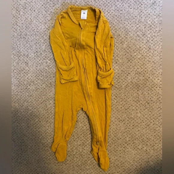 Kate Quinn Long Sleeve Footsie Sleeper Onesie size 0-3month - Picture 3 of 3